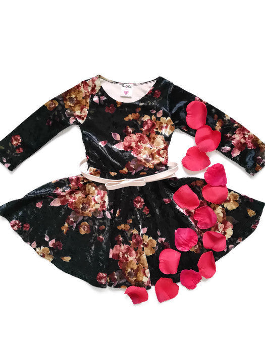 VESTIDO NEGRO CON FLORES NIÑA