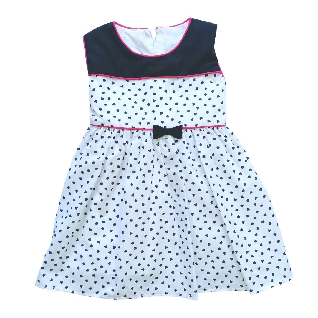 VESTIDO BLANCO CORAZONES AZULES  MOÑO NIÑA